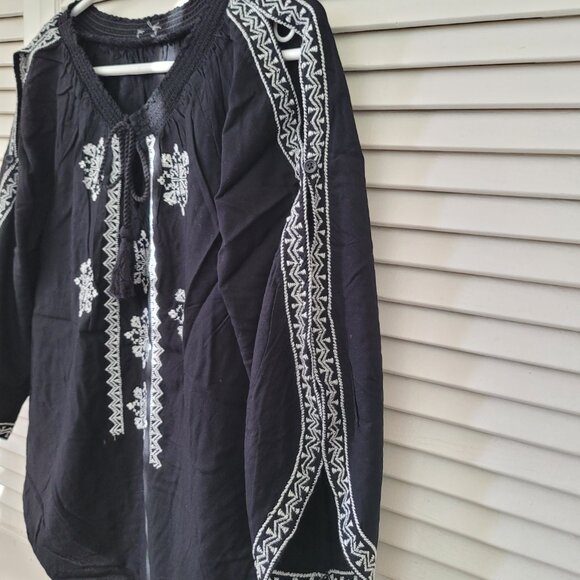 Loft Blouse with White Pattern Embroidery - Picture 3 of 4